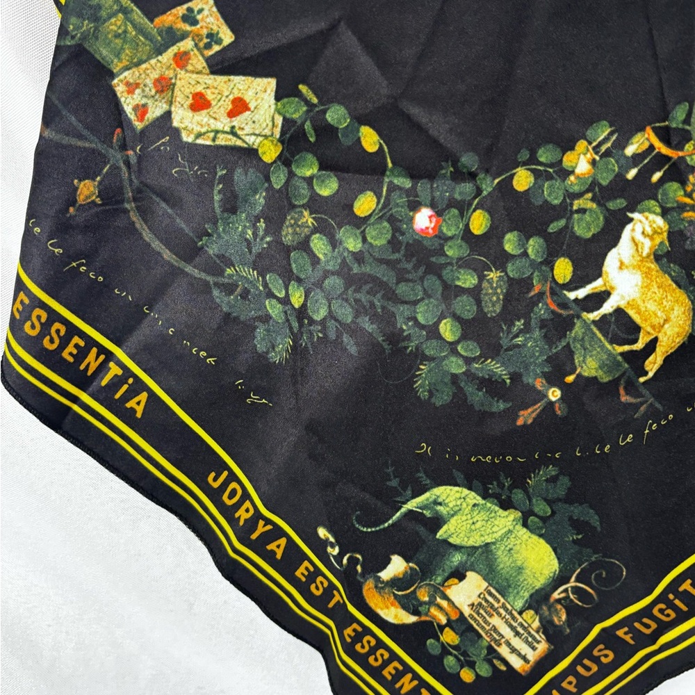Elegant Black‎ and Gold Crop Top with Artistic Design - Picture 2 of 7